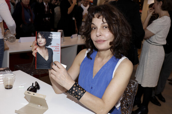 Isabelle Mergault lors de la 37ème édition du Salon du livre au parc des expositions, à la porte de Versailles, à Paris, France, le 26 mars 2017. © Cédric Perrin/Bestimage