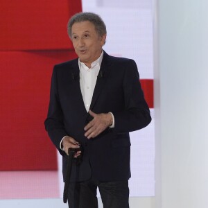Michel Drucker - Enregistrement de l'émission Vivement Dimanche à Paris le 13 mai 2015.