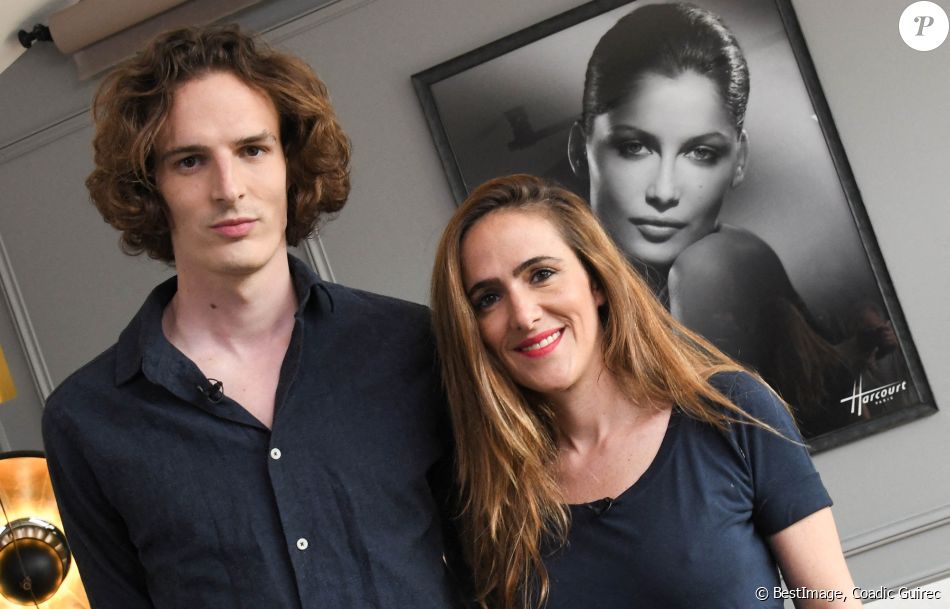 Exclusif paul de saint sernin et victoria bedos lors du match de