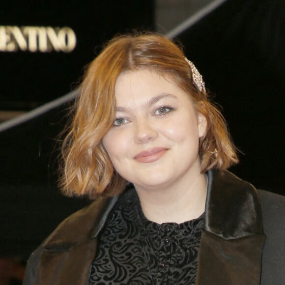 Louane - Arrivées des people à l'avant-première du film Netflix "Emily in Paris" saison 3 au Théâtre des Champs Elysées à Paris le 6 décembre 2022.