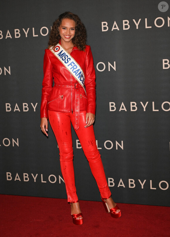 Indira Ampiot (Miss France 2023) à la première du film "Babylon" au cinéma Le Grand Rex à Paris, France, le 14 janvier 2023. © Coadic Guirec/Bestimage