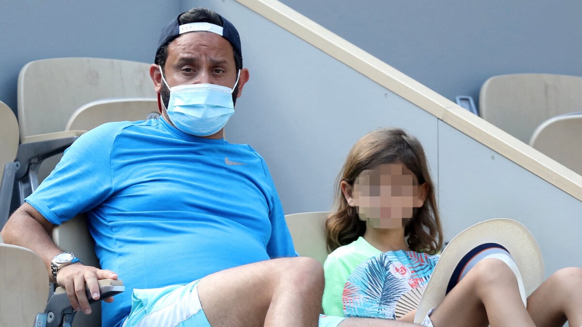 Photo Cyril Hanouna et son fils Lino People dans les tribunes des