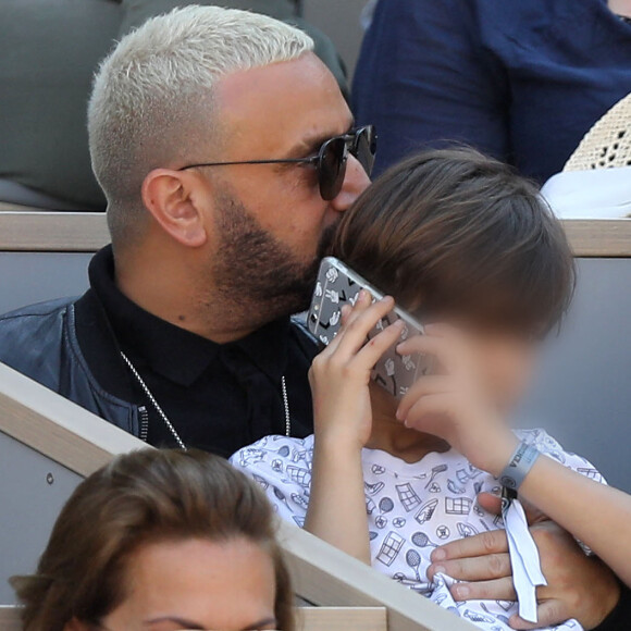 Cyril Hanouna et son fils Lino dans les tribunes lors des internationaux de tennis de Roland Garros à Paris, France, le 31 mai 2019. © Jacovides-Moreau/Bestimage  Celebs attending the French Tennis Open at Roland Garros in Paris, France, on May 31, 2019. 