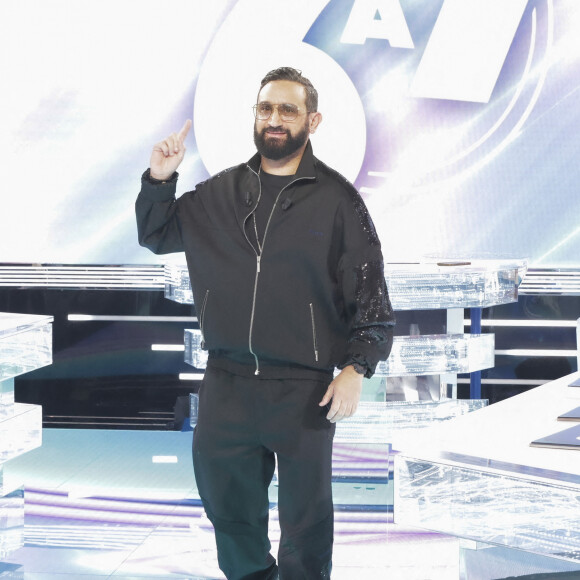 Exclusif - Cyril Hanouna sur le plateau de l’émission TPMP (Touche Pas à Mon Poste) présentée en direct par C.Hanouna et diffusée sur C8 - Paris le 9 janvier 2023 - © Jack Tribeca / Bestimage  Exclusive - No web en Suisse / Belgique Celebs on the Tv show TPMP in Paris on january 9th 2023 