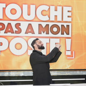 Exclusif - Cyril Hanouna - Sur le plateau de l’émission TPMP (Touche Pas à Mon Poste) présentée en direct par C.Hanouna et diffusée sur C8 - Paris le 02/01/2023 - © Jack Tribeca / Bestimage  No Web - Belgique et Suisse 