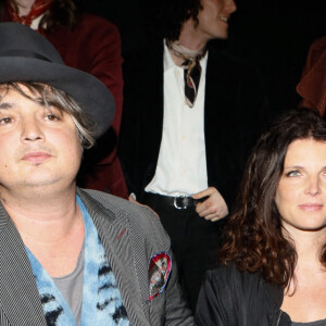 Pete Doherty et sa femme Katia De Vidas au défilé de mode Celine Homme automne-hiver 2023/24 au Palace à Paris le 10 février 2023. © Christophe Clovis / Bestimage 