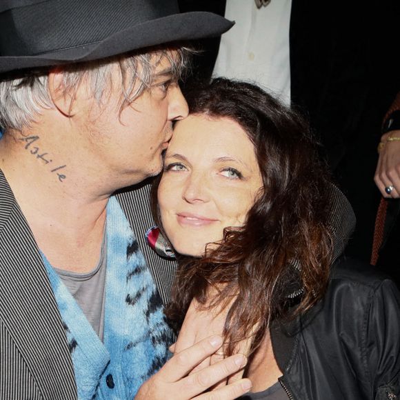 Pete Doherty et sa femme Katia De Vidas au défilé de mode Celine Homme automne-hiver 2023/24 au Palace à Paris le 10 février 2023. © Christophe Clovis / Bestimage 