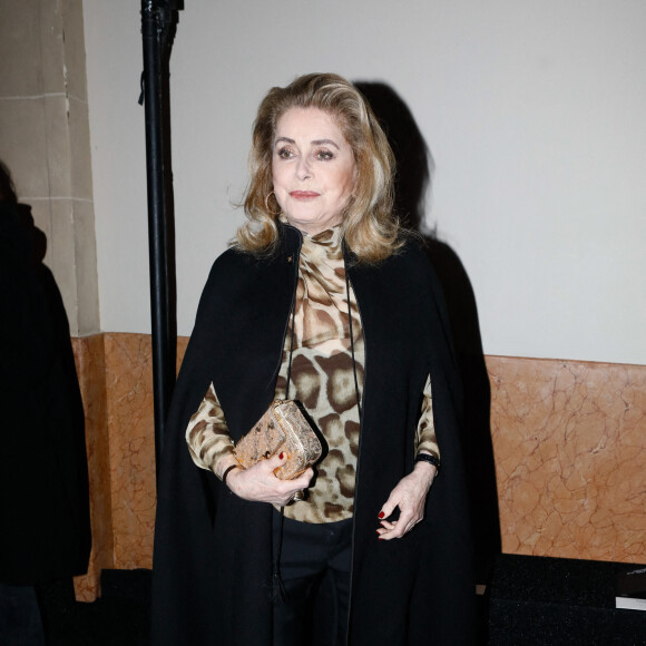 Catherine Deneuve au défilé de mode Celine Homme automne-hiver 2023/24 au Palace à Paris le 10 février 2023. © Christophe Clovis / Bestimage 