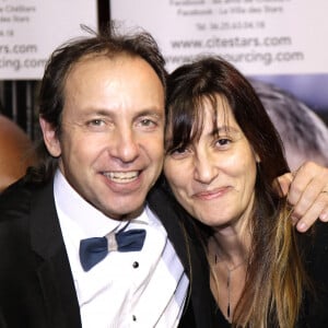 Philippe Candeloro et sa femme Olivia - L'association Citéstars fête son 23e anniversaire lors du dîner gala de la 2ème cérémonie des étoiles d'or 2021 à la salle Wagram, Paris le 28 novembre 2021. © Cédric Perrin/Bestimage