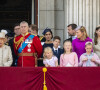 La reine Elisabeth II d'Angleterre, le prince Andrew, duc d'York, le prince Harry, duc de Sussex, et Meghan Markle, duchesse de Sussex, la princesse Beatrice d'York, la princesse Eugenie d'York, la princesse Anne, Savannah Phillips, Isla Phillips, Autumn Phillips, Peter Philips, James Mountbatten-Windsor, vicomte Severn- La famille royale au balcon du palais de Buckingham lors de la parade Trooping the Colour, célébrant le 93ème anniversair. 