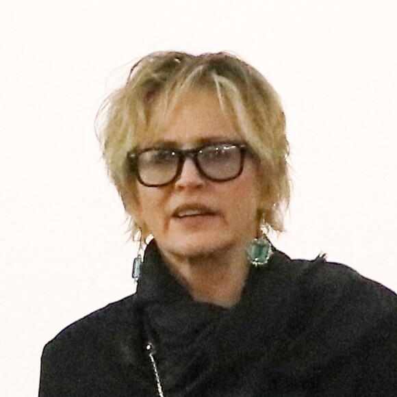 Exclusif - Sharon Stone est allée dîner avec une amie au restaurant E Baldi à Beverly Hills, Los Angeles, Californie, Etats-Unis, le 10 février 2023. 