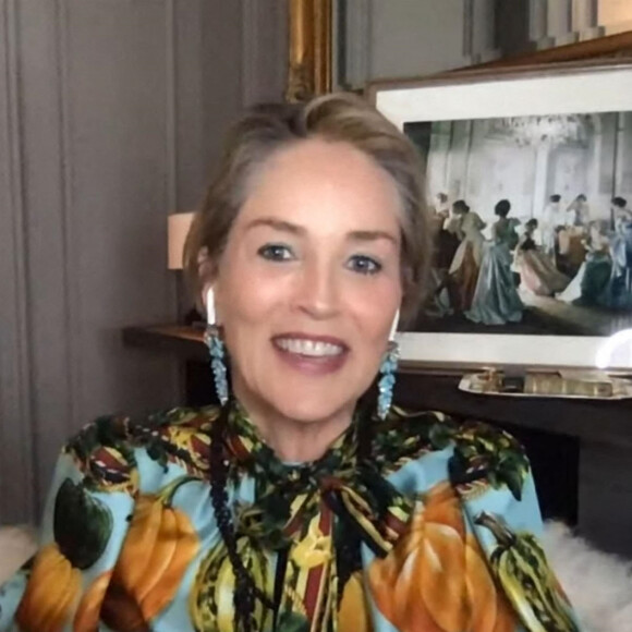 Sharon Stone révèle que Robert De Niro était un des acteurs qui embrasse le mieux sur les tournage de film à l'émission Watch What Happens Live à Los Angeles, le 23 septembre 2020 