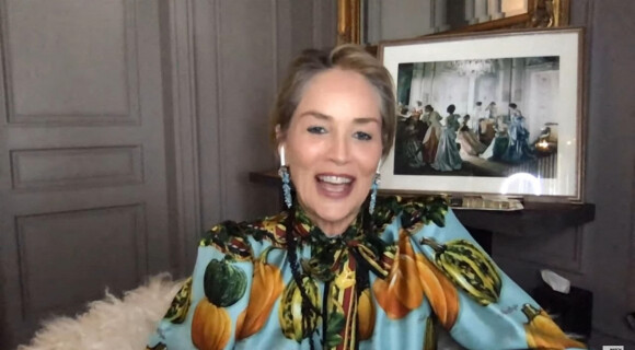 Sharon Stone révèle que Robert De Niro était un des acteurs qui embrasse le mieux sur les tournage de film à l'émission Watch What Happens Live à Los Angeles, le 23 septembre 2020 