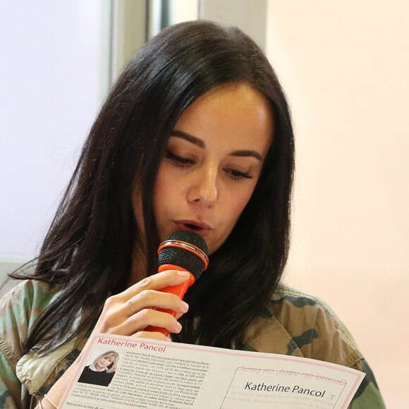 Exclusif - La chanteuse Alizée a donné de la voix pour se faire entendre des 109 élèves de 5ème qui participaient à la dictée ELA. Cette association de lutte contre les leucodystrophies organise pour la 23ème année consécutive une campagne intitulée "Mets tes baskets et bats la maladie", parrainée par Zinédine Zidane et Alizée, qui se veut être un moment d'échange et de sensibilisation au sujet d'une maladie rare et peu connue. © Olivier Sanchez/Crystal Pictures/Bestimage