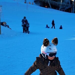 Alizée est partie en vacances au ski avec sa famille @ Instagram / Alizée