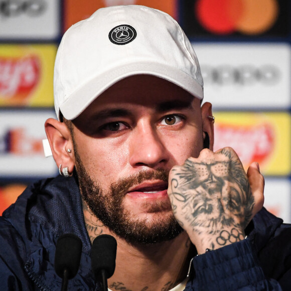 Neymar Jr. en conférence de presse au Parc Des Princes à Paris. © Matthieu Mirville/Zuma Press/Bestimage