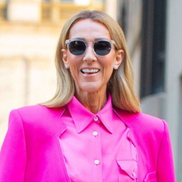 Celine Dion a choisi de s'habiller en rose pour la Journée Internationale pour les Droits des Femmes à New York.