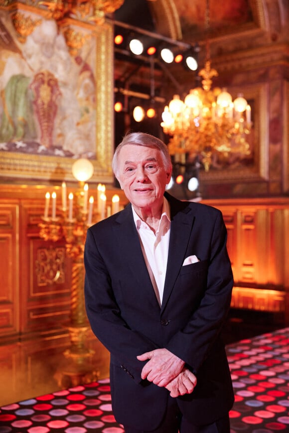 Exclusif - NSalvatore Adamo - Backstage - Enregistrement de l'émission "La grande soirée du 31 à Fontainebleau" au Château de Fontainebleau © Cyril Moreau-Tiziano Da Silva / Bestimage