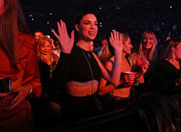 Nadia Ferreira assiste au concert de son mari Marc Anthony à la FTX Arena à Miami, le 19 novembre 2022. 