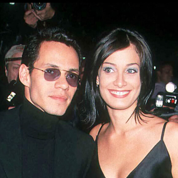 Marc Anthony et sa femme Dayana Torres à la première du film Bringing out the dead à New York le 20 octobre 1999.