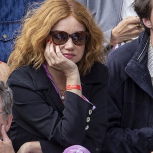 Marine Delterme et son fils Gabriel Ecoffey - Célébrités dans les tribunes des internationaux de France de Roland Garros à Paris le 30 mai 2022. © Cyril Moreau - Dominique Jacovides/Bestimage