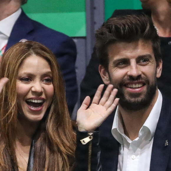 Gerard Piqué a été vu en train de déposer leurs enfants, Milan et Sasha devant la maison de Shakira.
Shakira et Gerard Piqué - L'Espagne remporte la Coupe Davis à Madrid, le 24 novembre 2019, grâce à la victoire de R. Nadal contre D. Shapovalov (6-3, 7-6). 