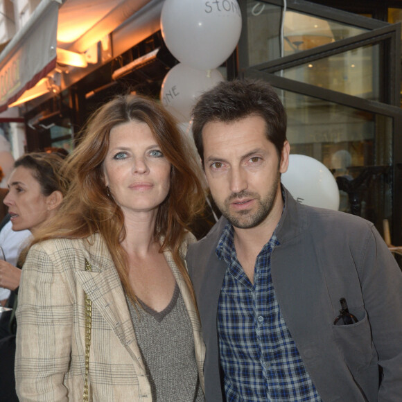 Et entre temps, ils ont pu travailler ensemble. Notamment en 2011, pour la pièce de théâtre "Kramer contre Kramer".
Archive - Frederic Diefenthal et sa femme Gwendoline Hamon - Soiree d'inauguration de la boutique Stone de la creatrice de bijoux Marie Poniatovski, la soeur de Sarah Lavoine a Paris, le 25 juin 2013. La boutique se trouve au 60 rue des Saint Peres.