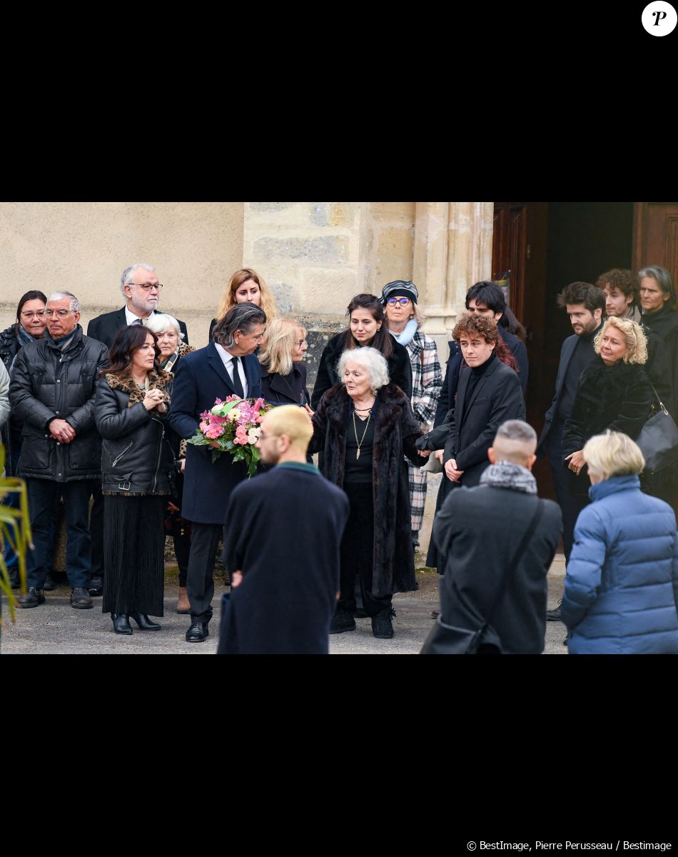 Obsèques de Louis Velle : l'émotion forte de sa veuve Frédérique ...