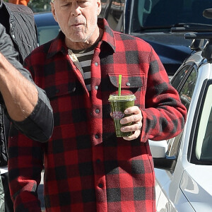 Exclusif - Bruce Willis se promène à Los Angeles, le 23 janvier 2023.