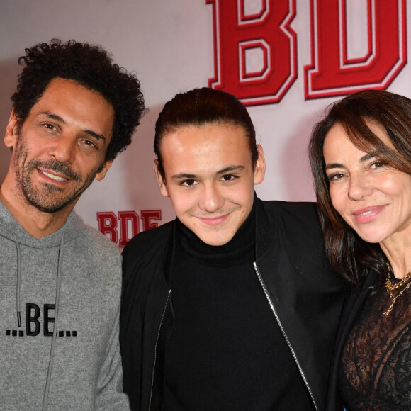 Tomer Sisley, Sandra Sisley et son fils Dino - Avant-Première du film "BDE" de M. Youn au cinéma Publicis à Paris le 20 février 2023. © Veeren/Bestimage