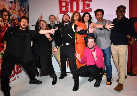 Rayane Bensetti, Lola Dubini, Vincent Desagnat, Michaël Youn, Manon Azem, Helena Noguerra, Tomer Sisley, Lucien Jean-Baptiste et Ludovik - Avant-Première du film "BDE" de M. Youn au cinéma Publicis à Paris le 20 février 2023. © Veeren/Bestimage