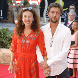 "Quand je suis de retour, je ne suis là que pour eux", a-t-elle notamment confié à "Télé Magazine".
Isabel Otero et Joachim Roberfroid - Ouverture du 6ème Festival Les Héros de la Télé à Beausoleil le 7 octobre 2017.