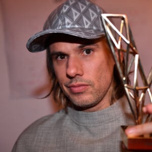 Exclusif - Le rappeur Orelsan (Chanson originale avec "La Quête", Concert avec "Civilisation Tour" et Création audiovisuelle pour "La Quête" réalisé par Victor Haegelin) en backstage de la 38ème cérémonie des Victoires de la musique à la Seine musicale de Boulogne-Billancourt, France, le 10 février 2023. © Moreau-Veren/Bestimage 