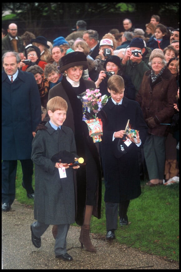 Archives - Lady Diana et ses fils William et Harry le jour de Noël à Sandringham en 1994