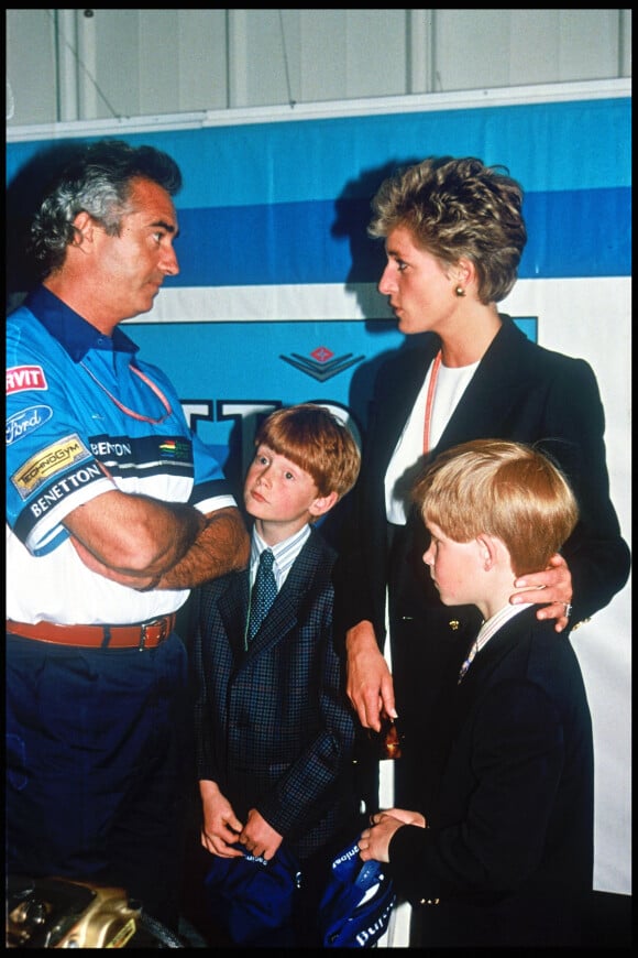 Archives - Flavio Briatore, Lady Diana et ses fils William et Harry au grand prix de Formule 1 en Angleterre en 1994