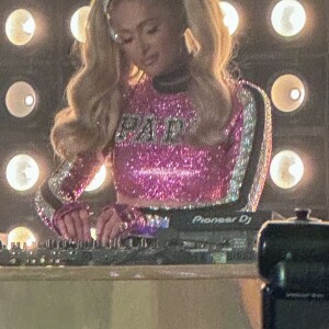 Les deux tourtereaux, qui se sont mariés le 11 novembre 2021, ont eu ce bambin grâce à une mère porteuse.
Paris Hilton est Djette et chanteuse pour une soirée Uber à Phoenix le 10 février 2023.