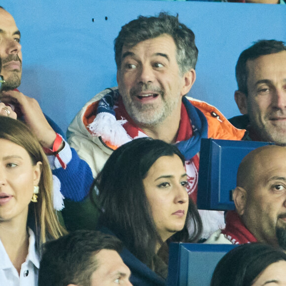 Le challenge s'annonce néanmoins compliqué à relever, étant donné l'ampleur des travaux de la maison.
Stéphane Plaza - People dans les tribunes du match aller des 8èmes de finale de la ligue des champions entre le PSG et le Bayern Munich au Parc des Princes à Paris le 14 février 2023.