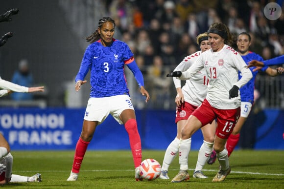 Wendie Renard (Fra) vs Sofie Junge Pedersen (Den) - Tournoi de France 2023 - Match amical "France - Danemark (1-0)" au stade Francis Le Basser, le 15 février 2023. 
