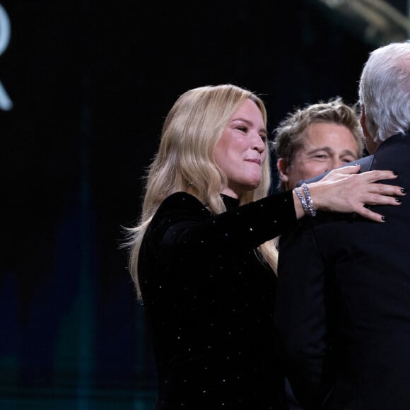 L'acteur américain était là pour rendre hommage au réalisateur David Fincher qui a reçu un César d'honneur.
Virginie Efira, Brad Pitt, David Fincher - David Fincher reçoit un César d'honneur lors de la 48ème édition des César à l'Olympia à Paris le 24 février 2023 © Olivier Borde / Dominique Jacovides / Bestimage 