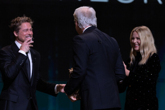Virginie Efira, Brad Pitt, David Fincher - David Fincher reçoit un César d'honneur lors de la 48ème édition des César à l'Olympia à Paris le 24 février 2023 © Olivier Borde / Dominique Jacovides / Bestimage 