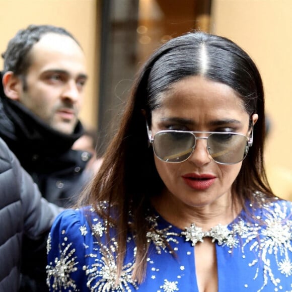 Salma Hayek et François-Henri Pinault sont mariés depuis 2009
Salma Hayek retourne au Four Seasons Hotel après avoir assisté au Défilé de Mode Gucci durant la Fashion Week de Milan, Italie, le 24 Février 2023. 