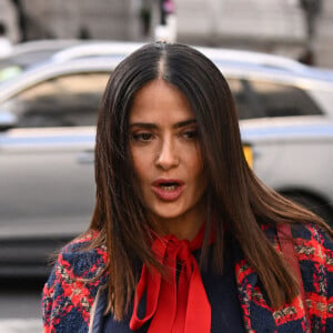 Salma Hayek arrive aux studios de la BBC pour la promotion de son dernier film "Magic Mike's Last Dance" à Londres, le 9 février 2023. 