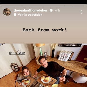 C'est ainsi qu'on a pu les voir lors d'un brunch dominical savoureux.
Anthony Delon avec ses filles Liv et Loup pour un magnifique brunch