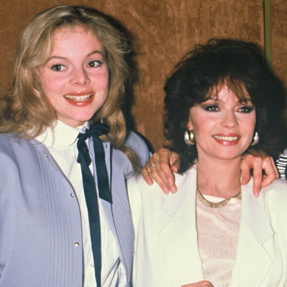 Pascale Petit revient sur les devants de la scène avec une autobiographie.
Archives - La chanteuse Douchka Esposito, sa mère Pascale Petit, Dany Saval et Michel Drucker.