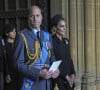 Le prince Harry, quant à lui, explique sa déception d'en être arrivé là.
Le prince Harry, duc de Sussex et Meghan Markle, duchesse de Sussex, Le prince William, prince de Galles, et Catherine (Kate) Middleton, princesse de Galles - Sortie - Procession cérémonielle du cercueil de la reine Elisabeth II du palais de Buckingham à Westminster Hall à Londres, où les Britanniques et les touristes du monde entier pourront lui rendre hommage jusqu'à ses obsèques prévues le 19 septembre 2022. Le 14 septembre 2022. 