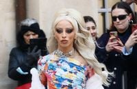 Bilal Hassani : Micro-robe et jambes très musclées... après la polémique, il retrouve le sourire !