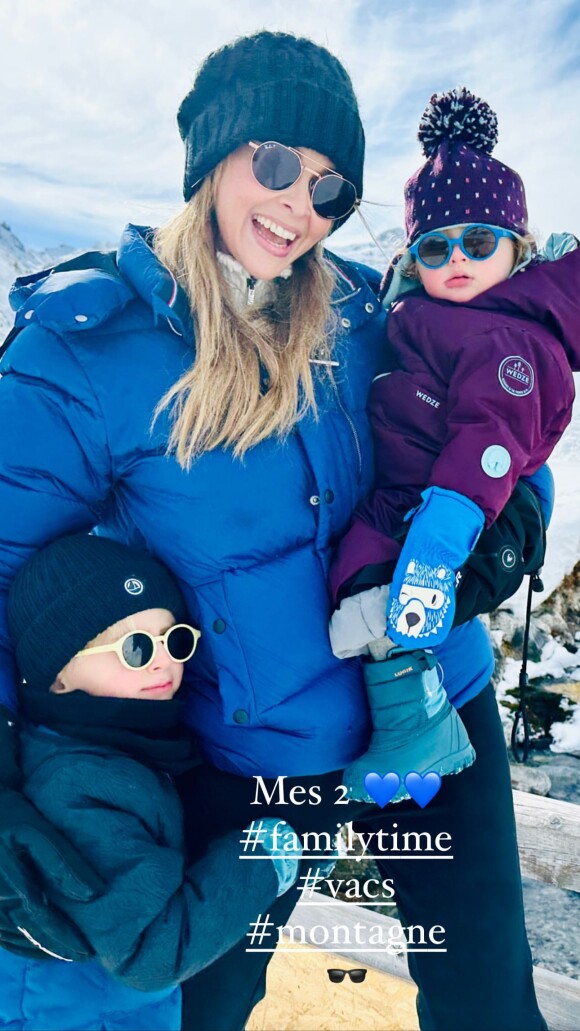 Néanmoins, comme à son habitude, la maman a fait attention de conserver l'anonymat de ses enfants.
Ophélie Meunier en vacances à la montagne avec sa petite famille.