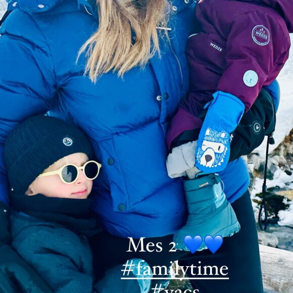 Néanmoins, comme à son habitude, la maman a fait attention de conserver l'anonymat de ses enfants.
Ophélie Meunier en vacances à la montagne avec sa petite famille.