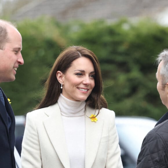 Le prince William, prince de Galles, et Catherine (Kate) Middleton, princesse de Galles, visitent le centre de désintoxication Brynawel à Llanharan, pour en savoir plus sur le travail qu'ils font pour soutenir ceux qui luttent contre les effets de la toxicomanie et de l'alcoolisme. Le 28 février 2023. 