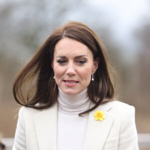 Le prince William, prince de Galles, et Catherine (Kate) Middleton, princesse de Galles, visitent le centre de désintoxication Brynawel à Llanharan, pour en savoir plus sur le travail qu'ils font pour soutenir ceux qui luttent contre les effets de la toxicomanie et de l'alcoolisme. Le 28 février 2023. 